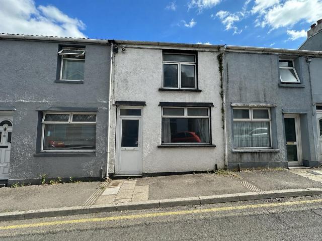 Market street, Tredegar NP22 2 bed house to rent £795 pcm £183 pw