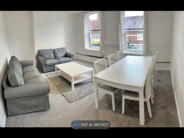 Market Street, Watford WD18, 3 bed flat to rent, £2,200 pcm | PrimeLocation