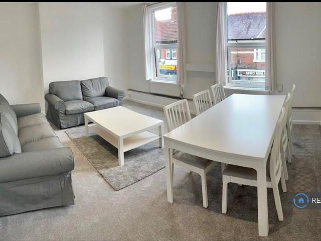 Market Street, Watford, WD18 3 bed flat to rent £2,200 pcm £508 pw