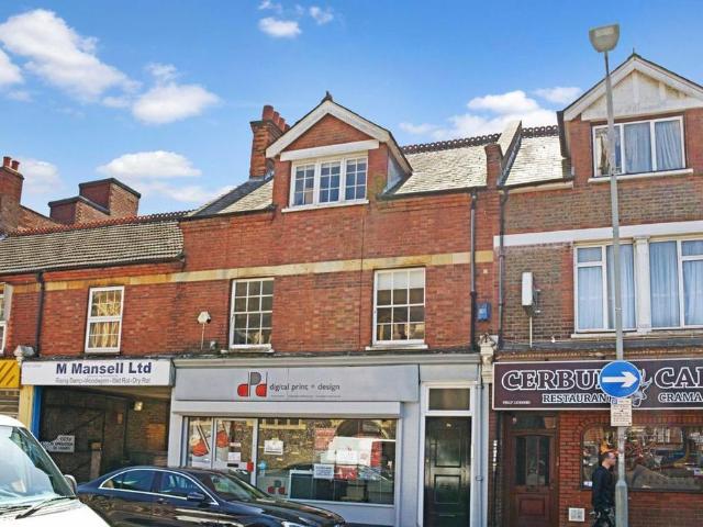 Market Street, Watford WD18 3 bed maisonette to rent £2,300 pcm £531 pw