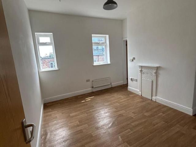 Market Street, Wellingborough Studio to rent £675 pcm £156 pw