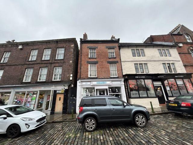 Market Place, 3 bed flat to rent £695 pcm £160 pw