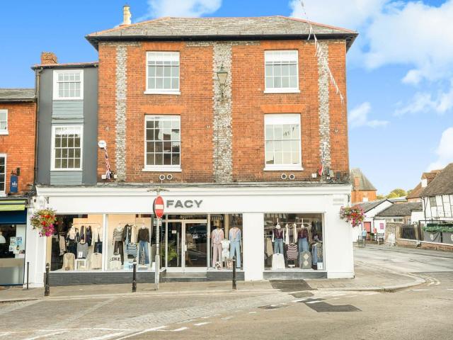 Market Place, Henley On Thames RG9, 1 bed flat to rent, £2,000 pcm | PrimeLocation