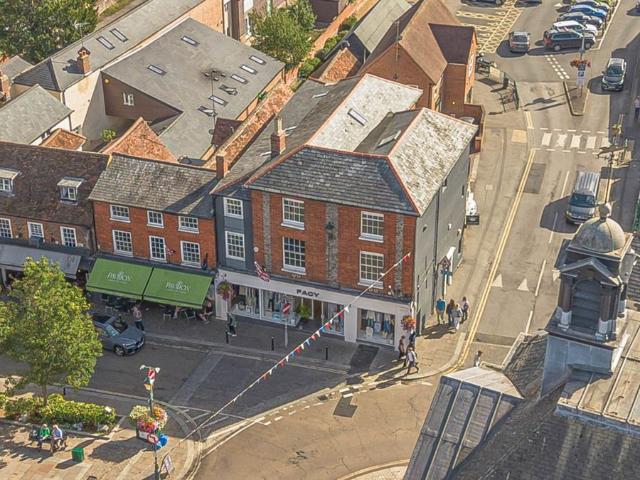 Market Place, Henley On Thames RG9, 2 bed flat to rent, £2,750 pcm | PrimeLocation