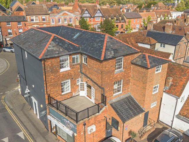 Market Place, Henley On Thames RG9, 2 bed flat to rent, £2,950 pcm | PrimeLocation