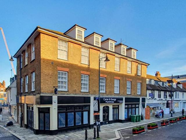 Market Place, Hertford 2 bed apartment to rent £1,500 pcm £346 pw