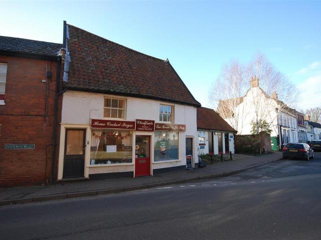 Market Place, Hingham, Norfolk Studio to rent £575 pcm £133 pw