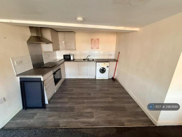 Market Place, Mansfield, NG18 1 bed flat to rent £595 pcm £137 pw
