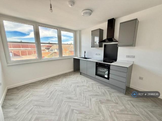 Market Place, Mansfield, NG18 1 bed flat to rent £675 pcm £156 pw