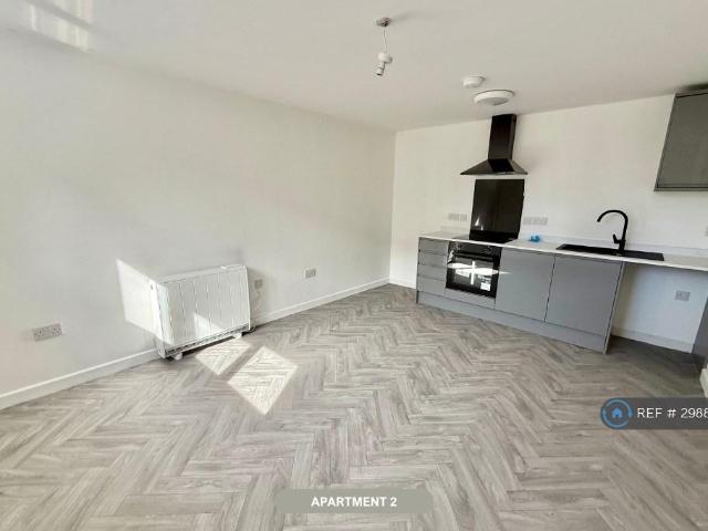 Market Place, Mansfield, NG18 1 bed maisonette to rent £725 pcm £167 pw