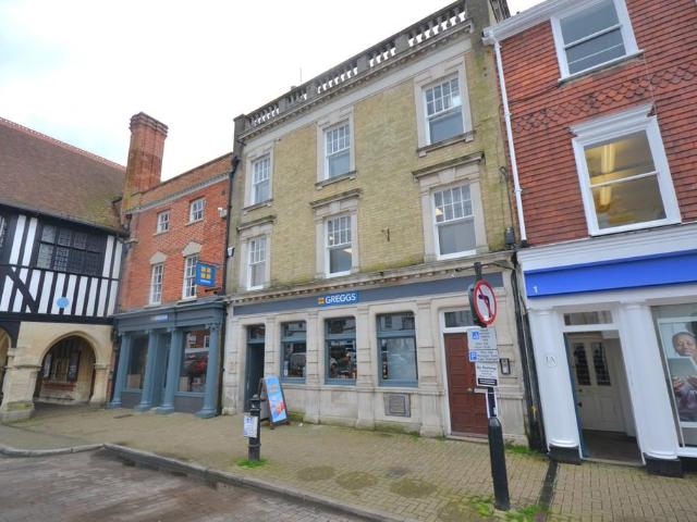 Market Place, Saffron Walden 1 bed apartment to rent £1,025 pcm £237 pw