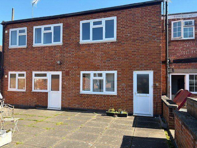 Market Place, Wokingham RG40, 3 bed flat to rent, £1,400 pcm | PrimeLocation