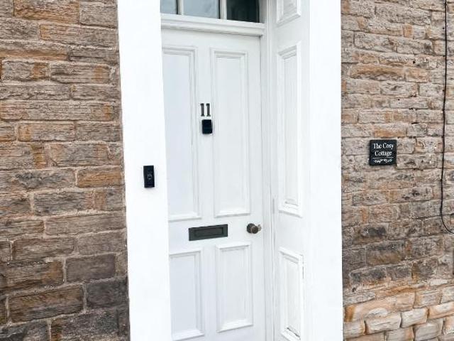 Market Place, Wolsingham, DL13 3AF 2 bed semi detached house to rent £700 pcm £162 pw