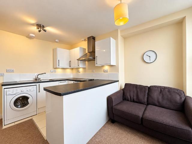 Market Place, Wantage 1 bed flat to rent £875 pcm £202 pw