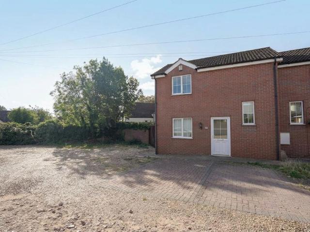 Market Place, Tetney, DN36 2 bed semi detached house to rent £700 pcm £162 pw