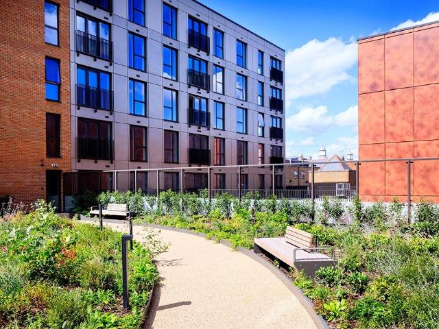 Marketfield Road, Redhill RH1, 1 bed flat to rent, £1,800 pcm | PrimeLocation