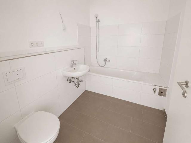 Markkleeberg 3 Zimmer Wohnung lichtdurchflutet, neu saniert, Badewanne
