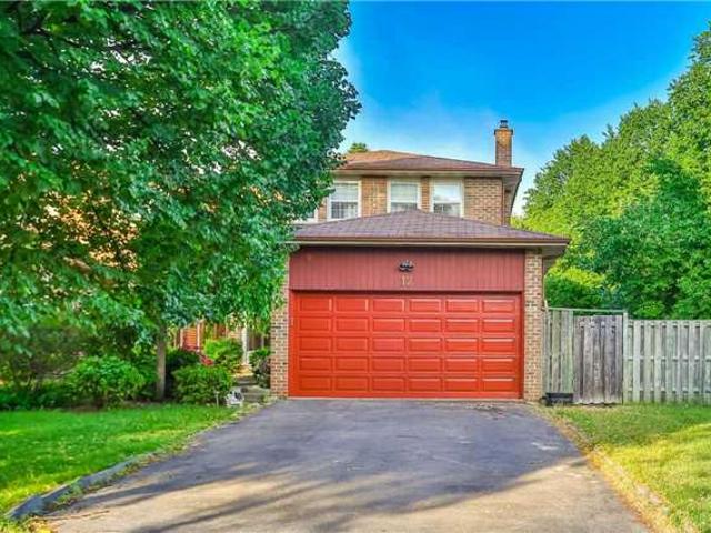 Markham Ontario Unfurnished House Rental on Radford Crescent Lovely 3 Bedroom 3 Bathroom House with Fireplace, Walk In Closet and Attached Garage