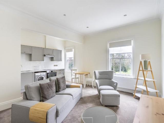 Markham Crescent, York YO31, 2 bed flat to rent, £1,400 pcm | PrimeLocation