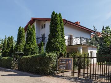 Przestronny dom 385m2 z garażem, idealny dla rodzin
