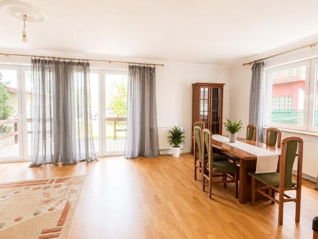 Sprzedam dom 214 m² z ogrodem w spokojnych Markach