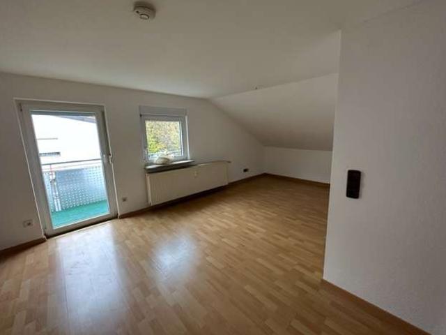 Marko Winter Immobilien Hochhausen: schöne 2 Zimmer Wohnung im Dachgeschoss mit Balkon