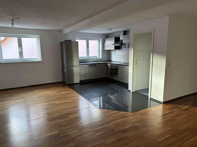Marko Winter Immobilien Mosbach Stadt: 2 Zimmer Masionett Wohnung mit Einbauküche im Dachgeschoss