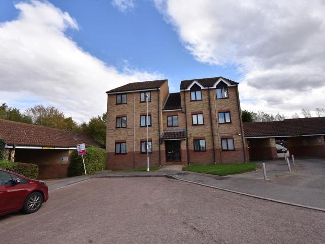 Markwell Wood, Harlow CM19 1 bed flat to rent £1,050 pcm £242 pw