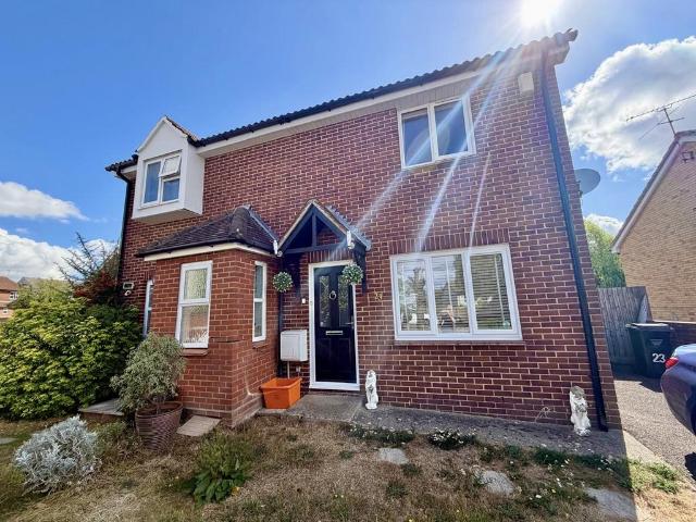 Marlborough Way, Billericay 3 bed semi detached house to rent £1,650 pcm £381 pw