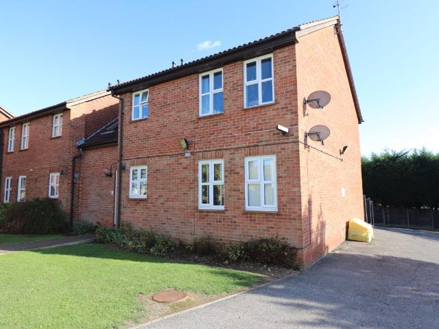Marlborough Way, Billericay CM12, Studio to rent, £975 pcm | PrimeLocation