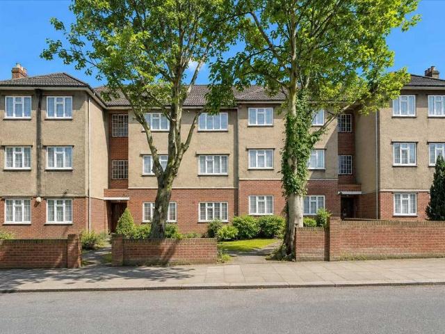 Marlborough Court, Marlborough Hill. 2 bed apartment to rent £1,850 pcm £427 pw