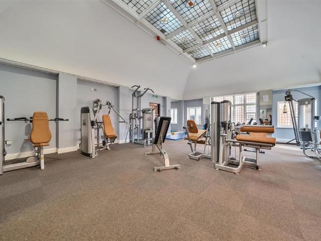 Marlborough Drive, Bushey WD23 2 bed house to rent £4,250 pcm £981 pw