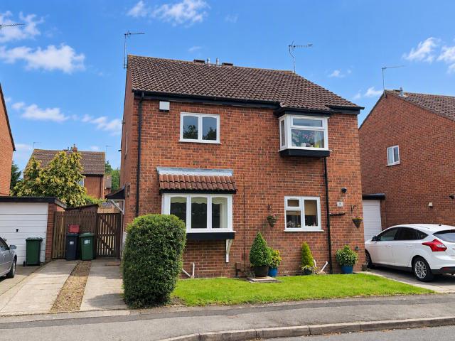 Marlborough Drive, Leamington Spa, CV31 2 bed semi detached house to rent £1,100 pcm £254 pw