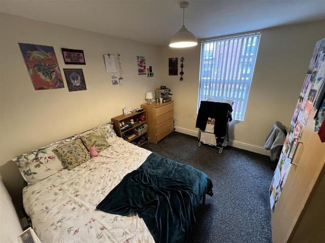 Marlborough Gardens, City Centre, Leeds, West Yorkshire LS2, 4 bed flat to rent, £2,739 pcm | PrimeLocation