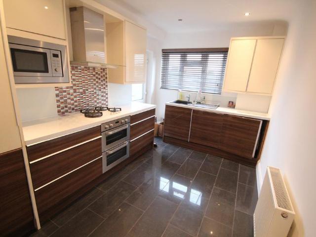 Marlborough Hill, Harrow HA1 2 bed apartment to rent £1,900 pcm £438 pw