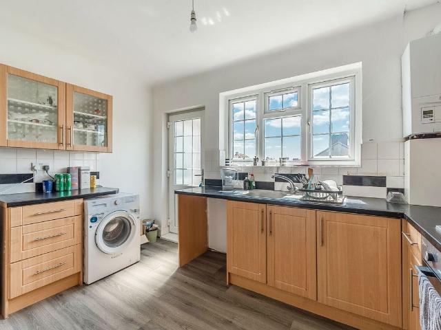 Marlborough Hill, Harrow HA1, 2 bed flat to rent, £3,000 pcm | PrimeLocation