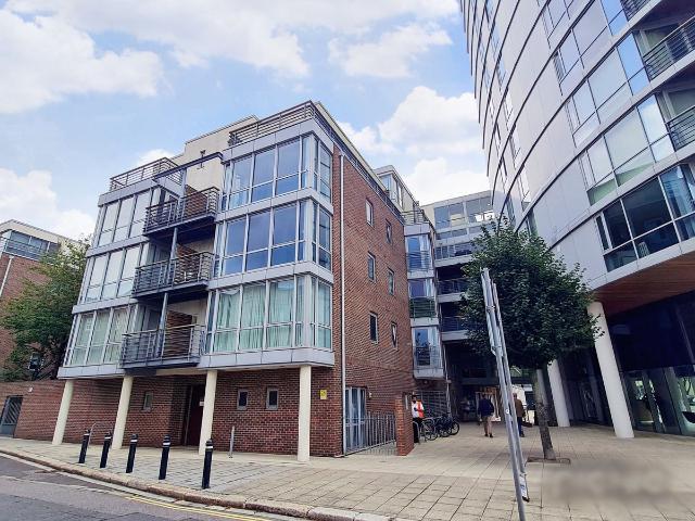 Marlborough House, Portsmouth PO1, 2 bed flat to rent, £1,400 pcm | PrimeLocation