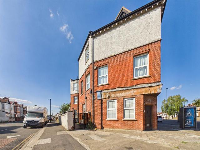 Marlborough Mansions, Hounslow 3 bed apartment to rent £1,995 pcm £460 pw