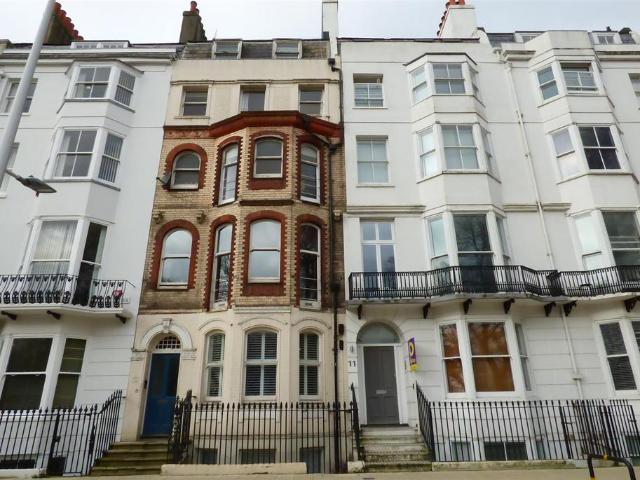 Marlborough Place, Brighton 2 bed flat to rent £1,600 pcm £369 pw