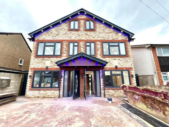 Marlborough Road, Ashford TW15 6 bed semi detached house to rent £5,999 pcm £1,384 pw