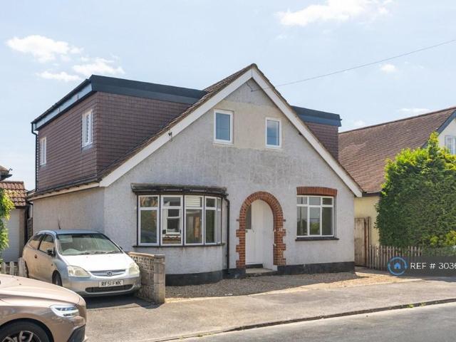 Marlborough Road, Ashford, TW15 Studio to rent £695 pcm £160 pw