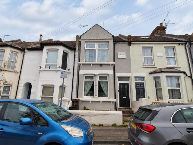 Marlborough Road, Gillingham, Kent ME7, 1 bed flat to rent, £950 pcm | PrimeLocation