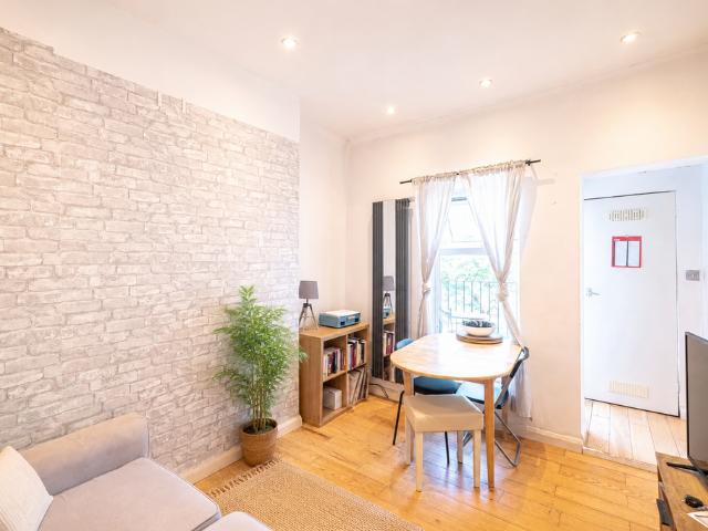 Marlborough Road, London N19 2 bed flat to rent £2,400 pcm £554 pw
