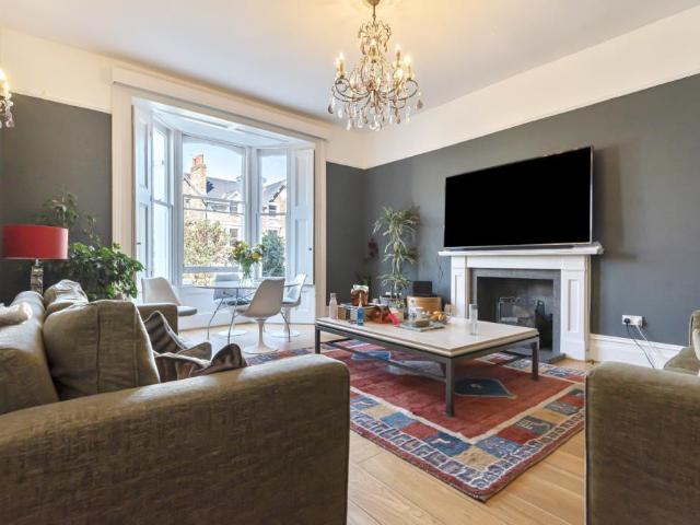 Marlborough Road, Richmond, TW10 2 bed flat to rent £4,250 pcm £981 pw