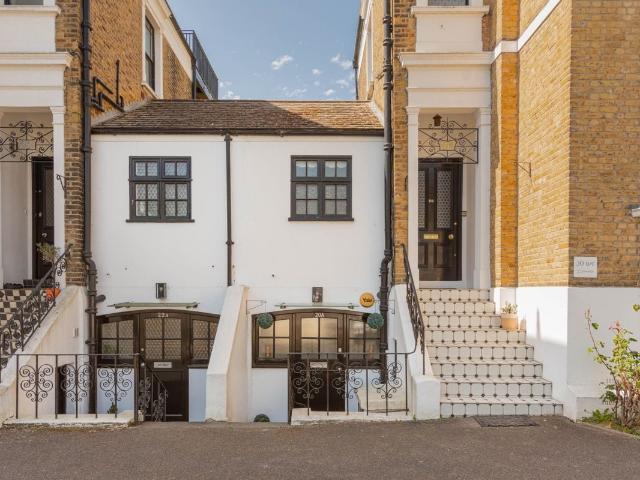 Marlborough Road, Richmond TW10, 4 bed flat to rent, £5,500 pcm | PrimeLocation