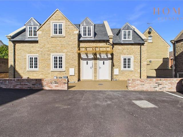 Marlborough Road, Swindon SN3 2 bed coach house to rent £1,250 pcm £288 pw