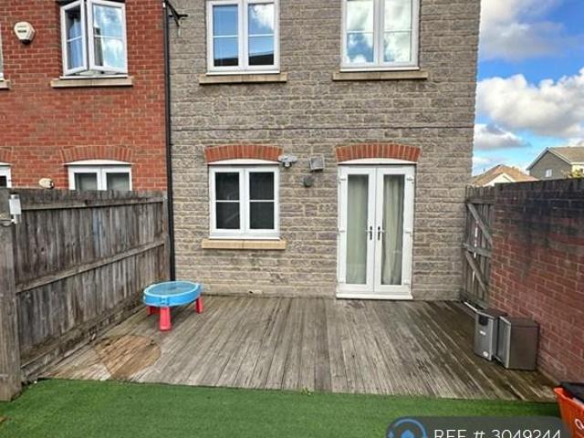 Marlborough Road, Swindon, SN3 3 bed end of terrace house to rent £1,600 pcm £369 pw