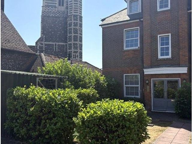 Marlborough Road, Watford WD18, Studio to rent, £2,500 pcm | PrimeLocation