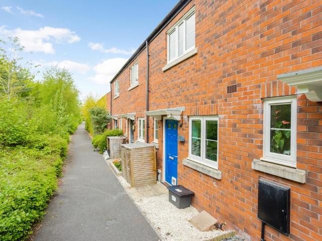 Marlborough SN8 2 bed terraced house to rent £1,400 pcm £323 pw