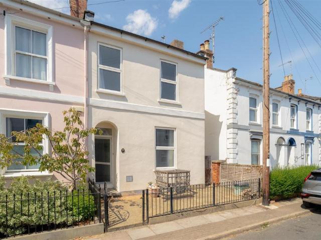Marle Hill Parade, Cheltenham 1 bed in a house share to rent £600 pcm £138 pw